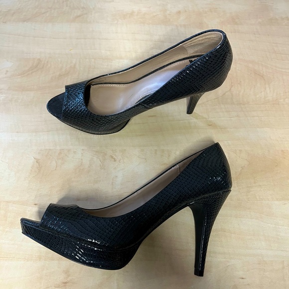 Black heels with snake skin details - Picture 5 of 6